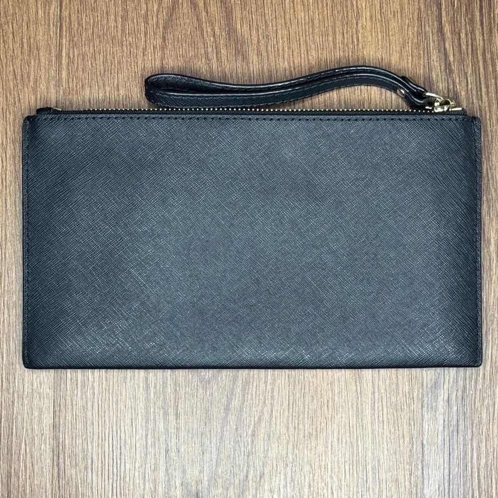 🔥🔥🔥Michael Kors Black Clutch with Gold Accents🔥🔥🔥